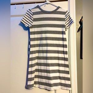 SO dress, barely used, very light weight and comfortable